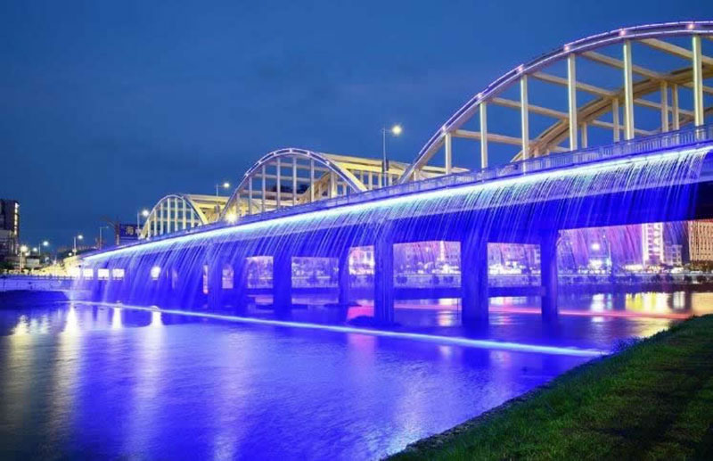 广东鉴江大桥瀑布水景表演秀